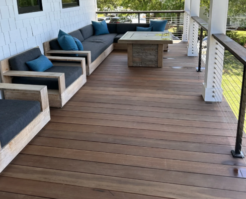 Torem-Decking-cable-rail A south pacific Torem deck with a cable railing.