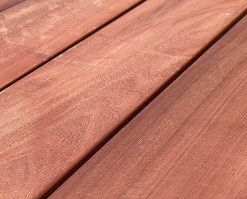 south-pacific-redwood-manilkara-54x6-deck-boards an extreme close up of south pacific redwood shows the cathedral grain present.